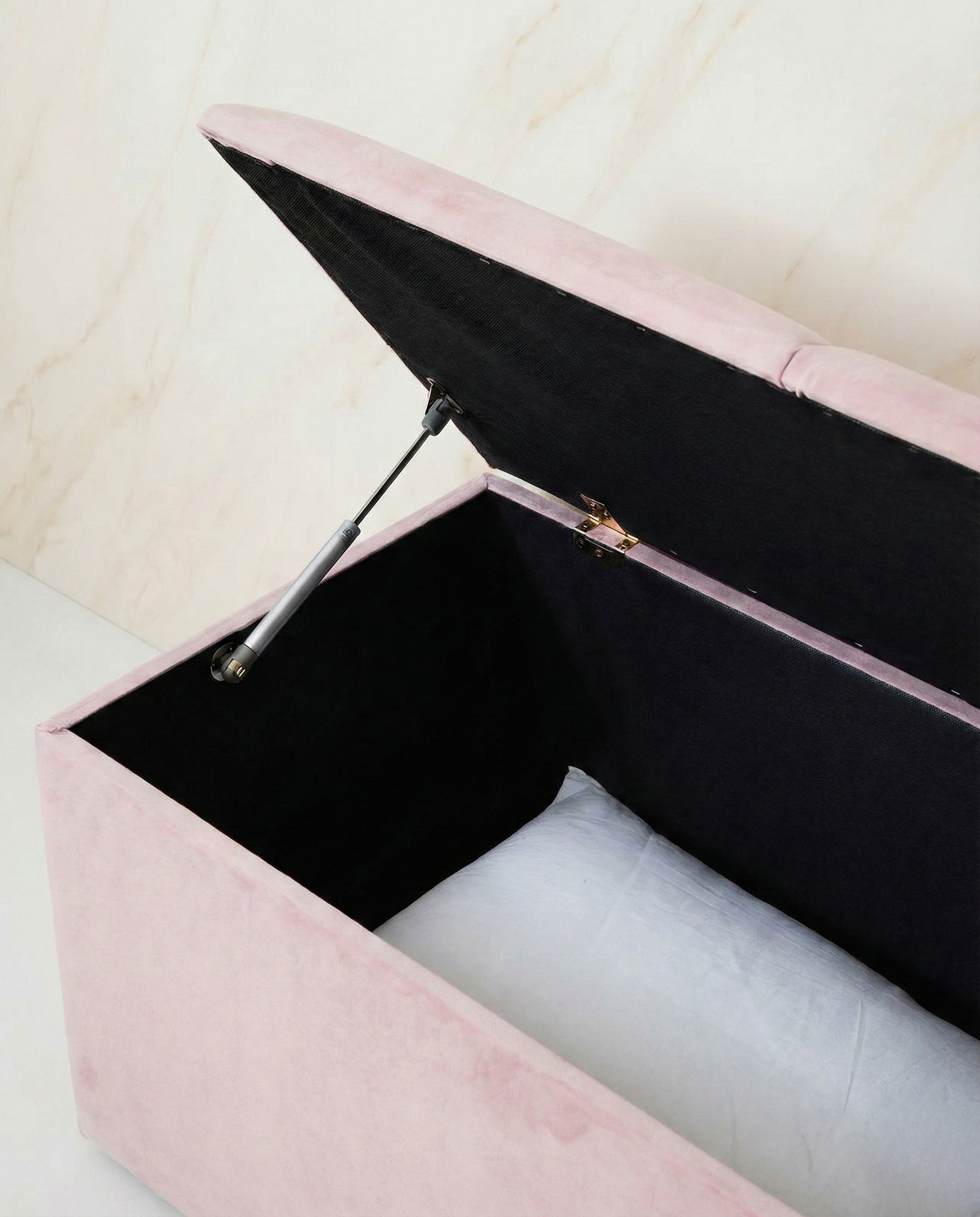 Azaryon upholstered blanket box