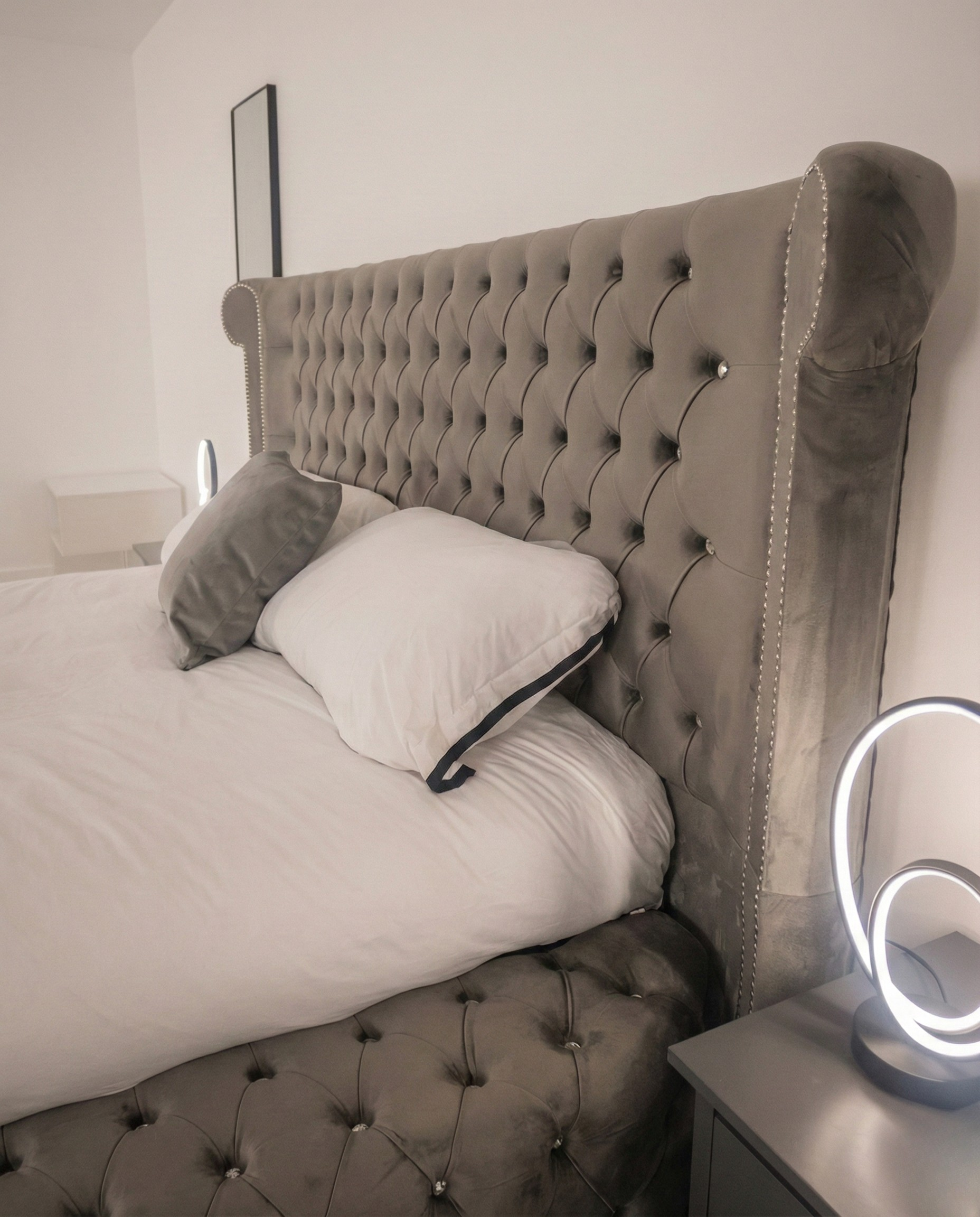 Diamond Orbit Bed with round bed frame