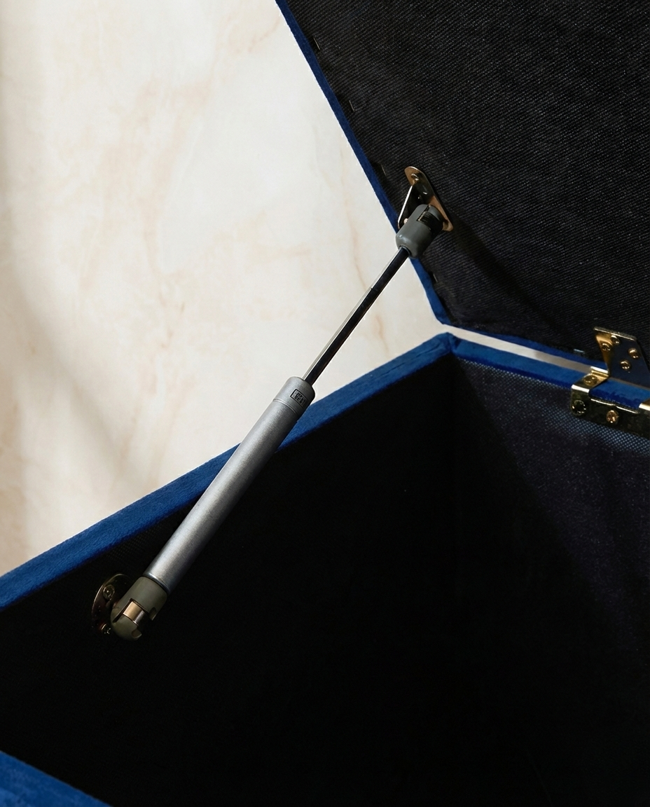 Penthior upholstered blanket box
